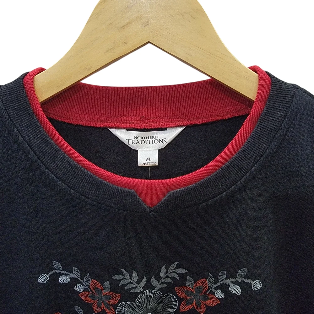 NWT Northern Reflections Crewneck Sweatshirt Black Red Floral Women’s M - Picture 6 of 12